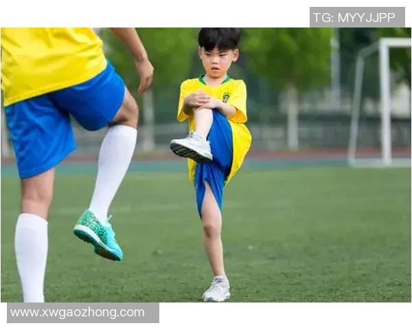 父子传承球场荣耀 足坛传奇父子档合影再现温馨瞬间