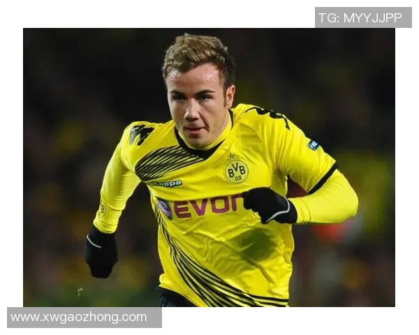 足球老将对决新星激情碰撞 揭示时代更替中的传奇与未来