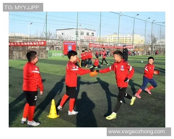 足球巨星与孩子们的温馨时光：家庭、梦想与未来的传承